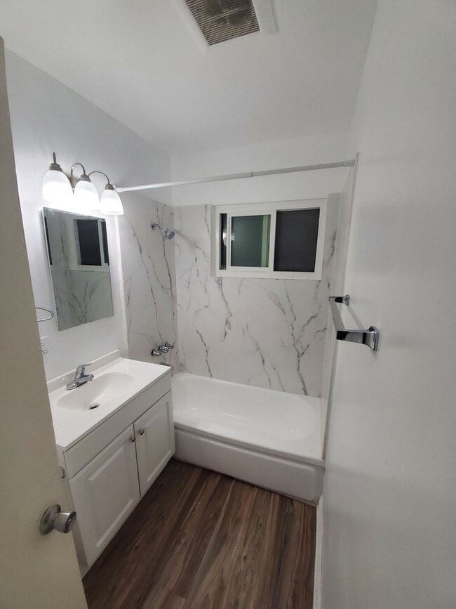 Photo - 7033 Fulton Ave Unidad 03