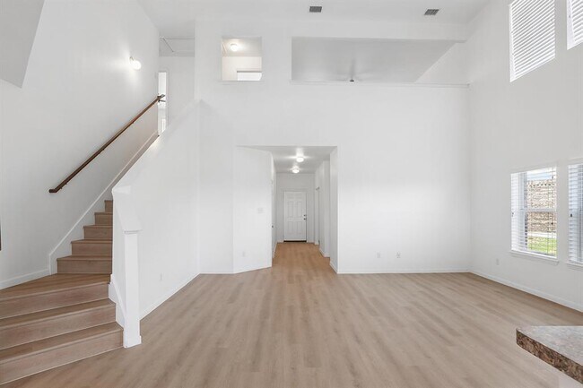 Photo - 1385 Red Stag Pl