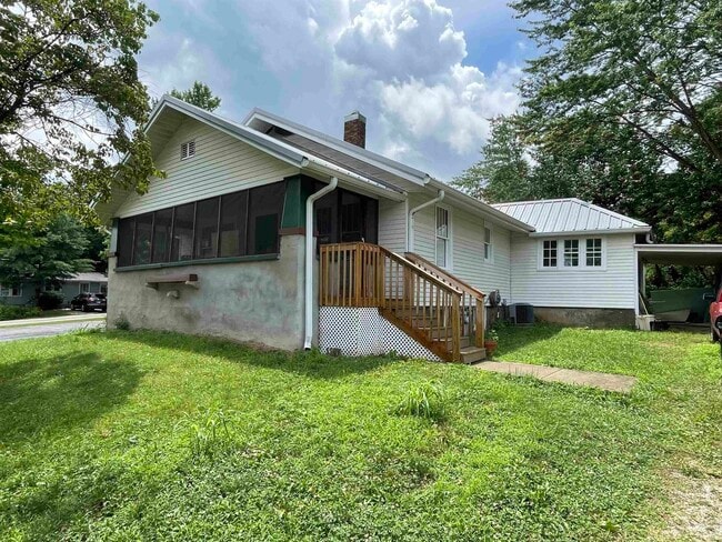 Photo - 2424 S Milton Dr House