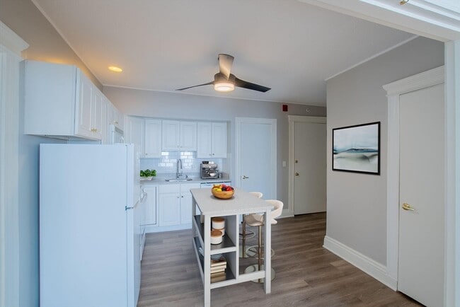 Photo - 285 Lynn Shore Dr Unit 302