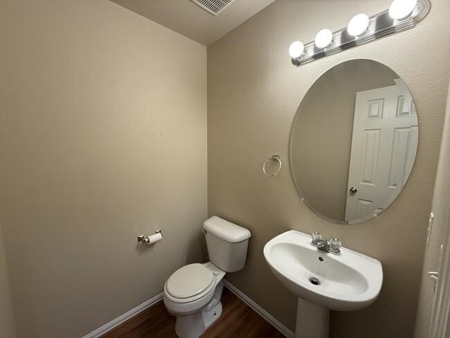 Photo - 775 Hailey Glenn Vw