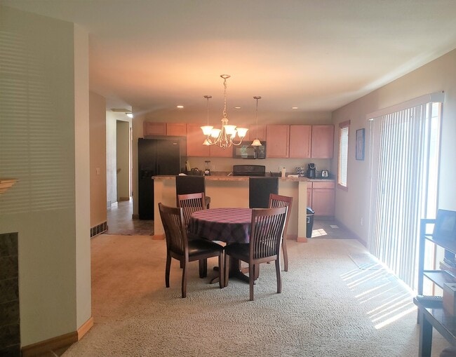 Photo - Fully Furnished 2 Bedroom Condo - All utilities, cable and internet provided!