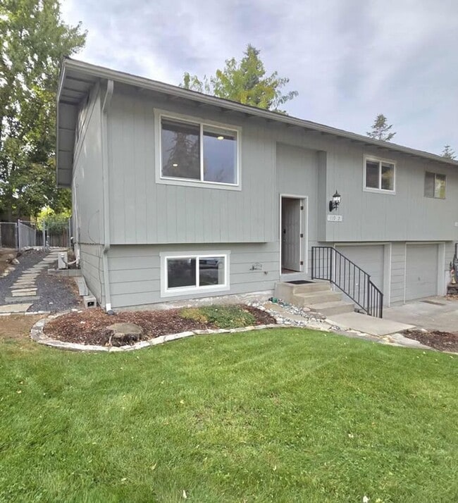 Photo - **Gorgeous Renovated 3 Bed 2.5 Bath Duplex...