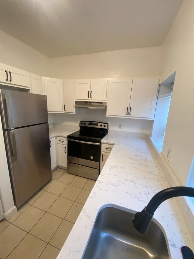 Building Photo - 921AR Geyer Unit 921AR Rental