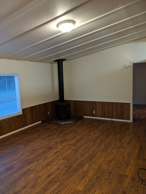 Photo - 575 Beard Rd