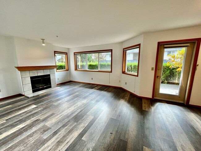 Photo - Light and Bright Kingston Condo Unit B105