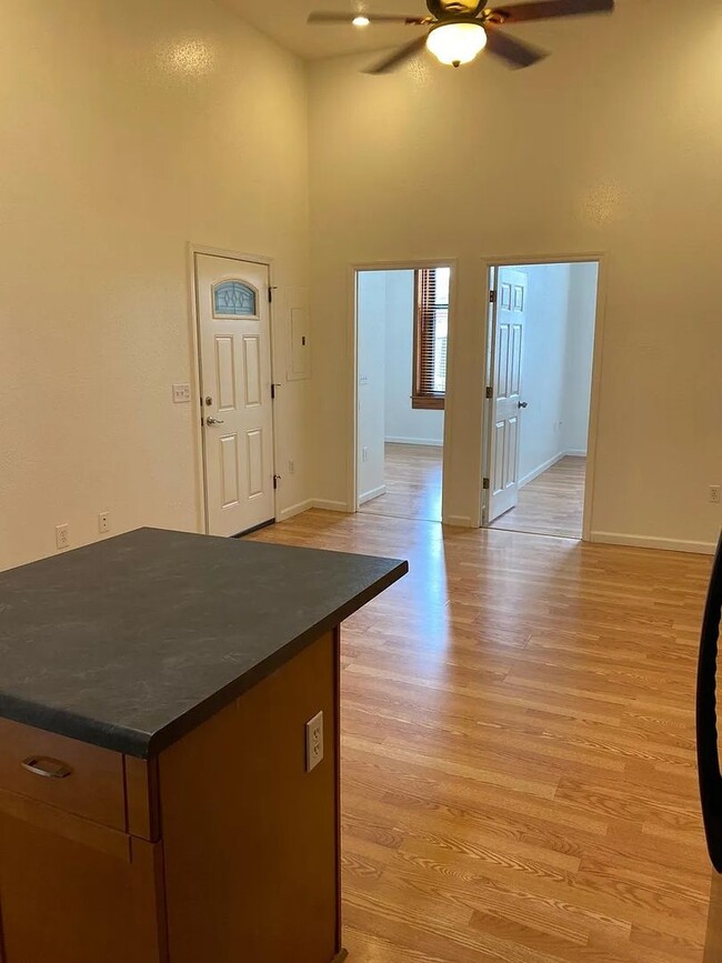 Photo - 117 W Washington St Unit 117 WEST WASHINGTON APT 2A