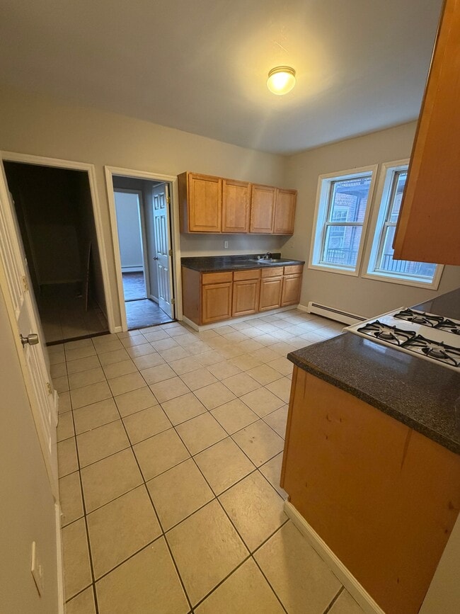 270 Sigourney St Unit 2S