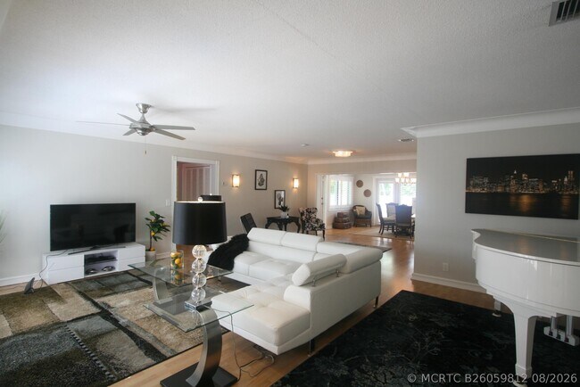Photo - 503 SE 7th Ave