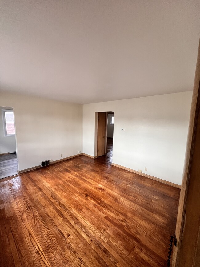 Building Photo - 6518 W Medford Ave Unit 3 Rental