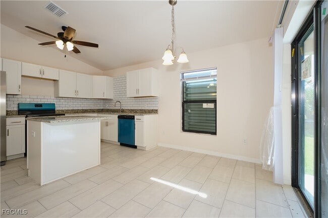 Photo - 402 SE 1st Terrace