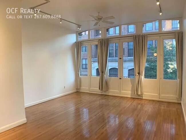 Photo - 261 N 3rd St