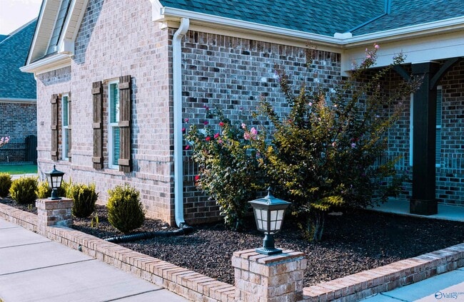 Photo - 102 Willow Lake Cir SW