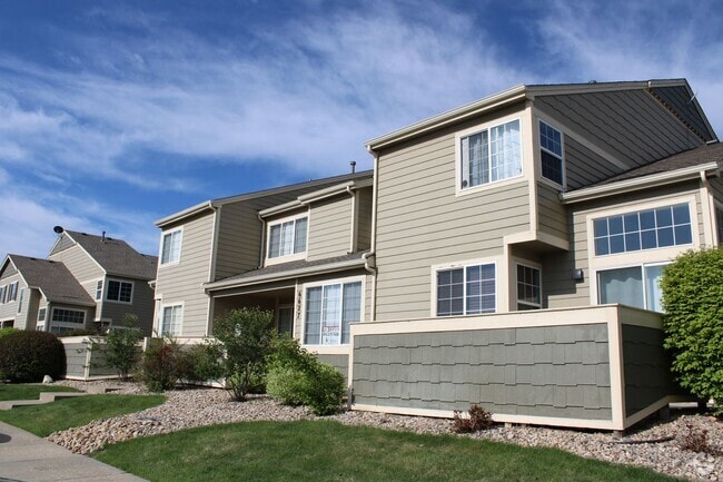 Building Photo - Stunning Modern 2 Bedroom Condo
