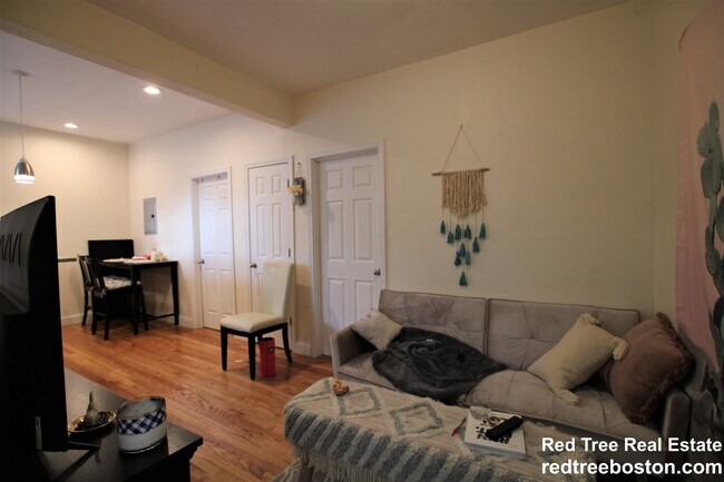 Photo - 1868 Commonwealth Ave