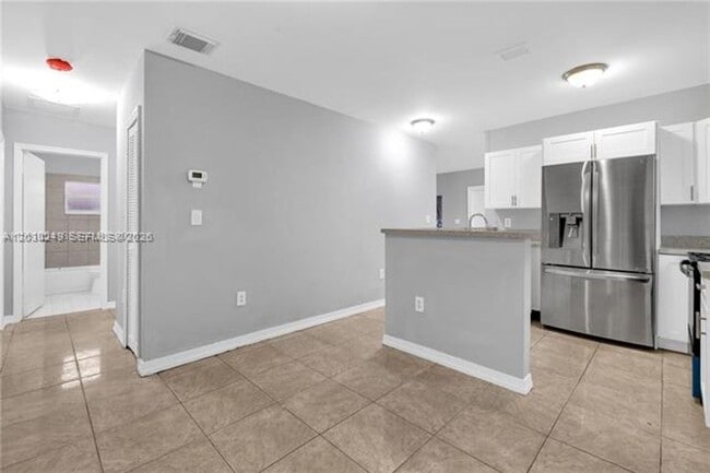 Photo - 2000 NW 27th St Unit 2000 NW 27th St # B