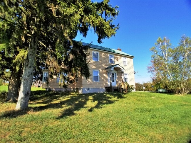 Building Photo - 27 Yasgur Rd