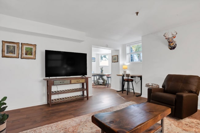 Photo - 121 W Hall St Unit APT A