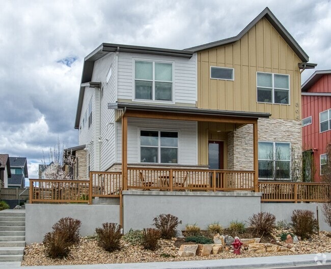Building Photo - Bright and Modern 3-Bed, 3.5-Bath Home wit...