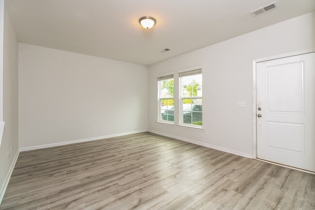 Photo - 335 Northwood St