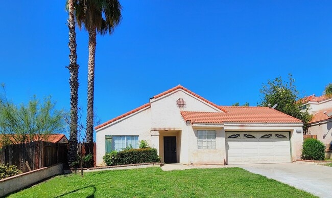 Building Photo - Spacious 4 Bedroom, 2 Bath, Single-Story H... Rental