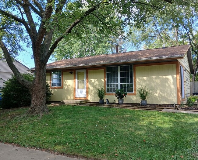 Building Photo - Sublease Available Beginning December 1st Rental