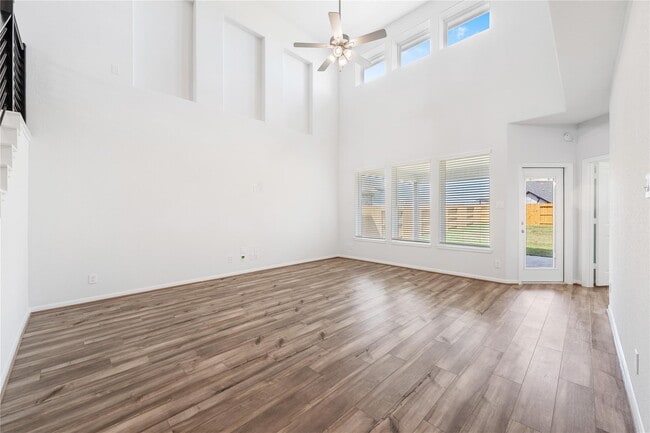 Photo - 208 Cambria Green Ln