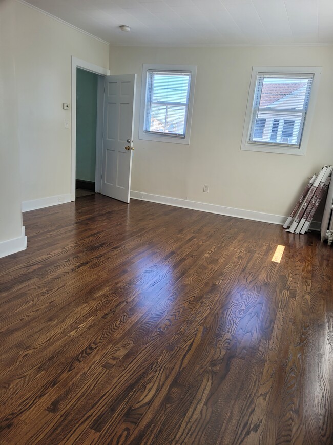 Building Photo - 402 E 18th St Unit 402 e 18th st.  # 2