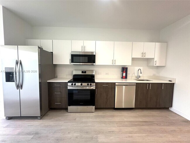 Photo - 20 NE 19th Ave Unidad 304