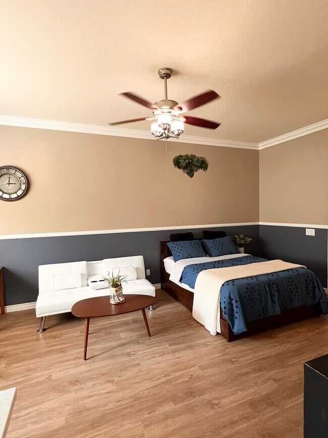 Photo - 1685 Rose Ave