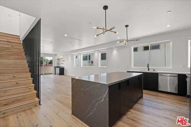 Photo - 839 N McCadden Pl