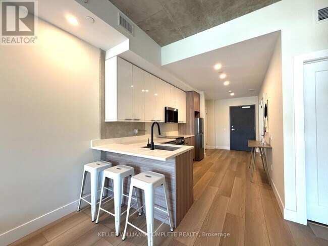 Photo - 169 James St S Unité 401