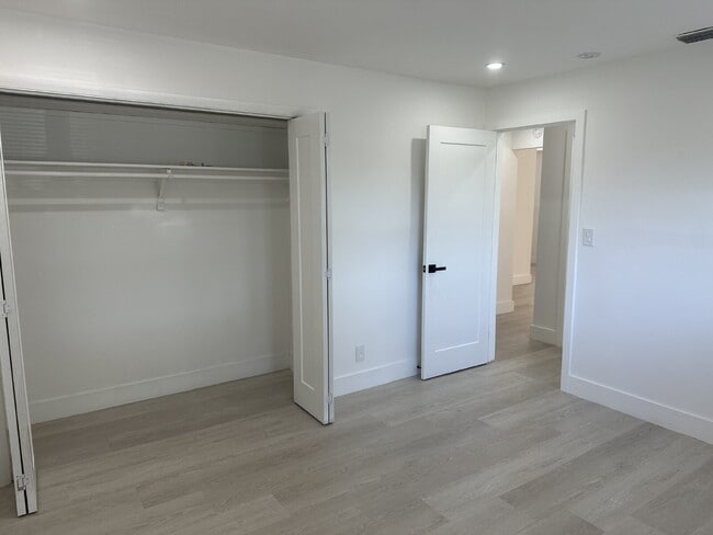 Photo - 2 bed 1 bath located in the desirable Edgewood neighborhood, just minutes from the marina, highwa... Unidad 1