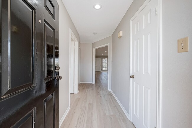 Building Photo - 200 Panorama Dr Unit 203 Rental