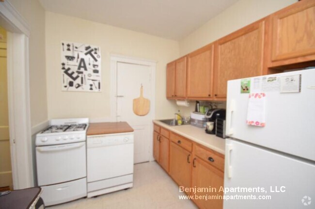Building Photo - 117 Sutherland Rd Unit N Rental