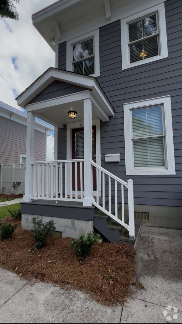 Building Photo - 3 Bedroom/2 Bath in Downtown Savannah, GA Rental