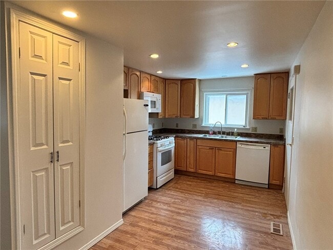 Photo - 2096 Norton St