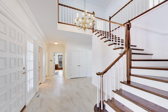 Photo - 931 Coventry Dr