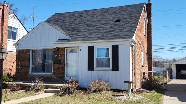 Building Photo - 6978 Mayburn St