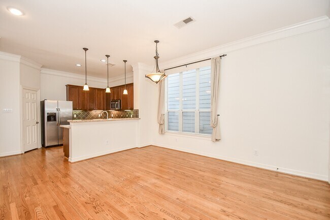 Building Photo - 3313 New Garden View Ln