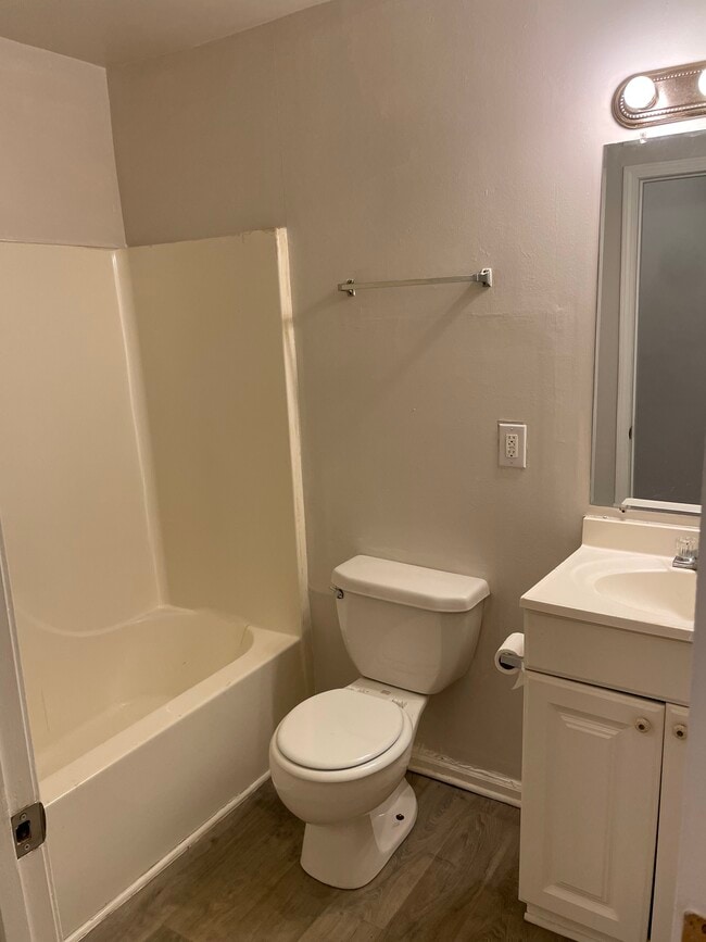 Bath 2 - 2267 Gary Ct NW