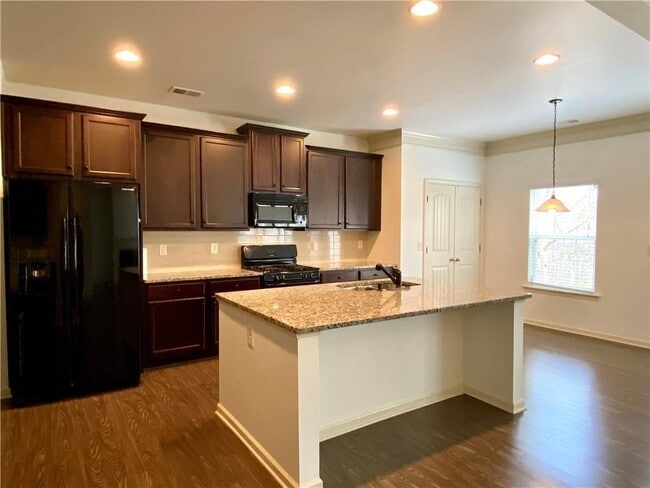 Photo - 611 Stonehurst Ln