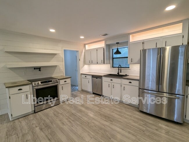 Photo - 600 Thornwood Way