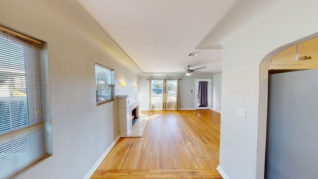 Photo - 4BD/3BA, Pool!! BIG house, 1800sqft!! (Lea...