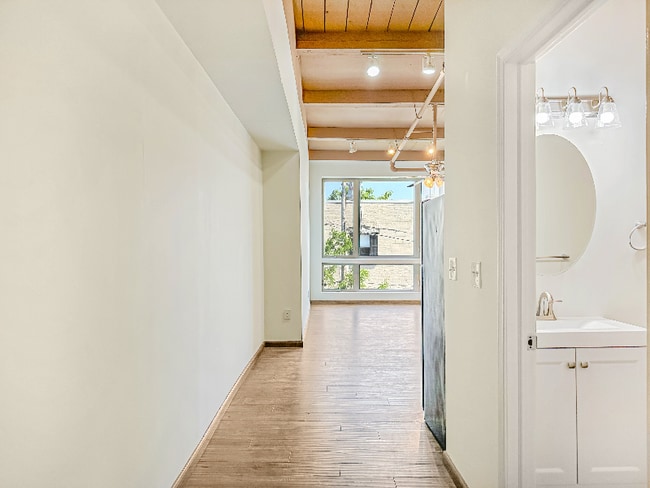 Photo - 3554 Sepviva St Unidad 2