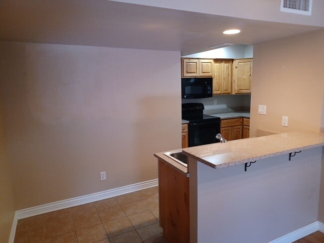 3200 S Litzler Dr