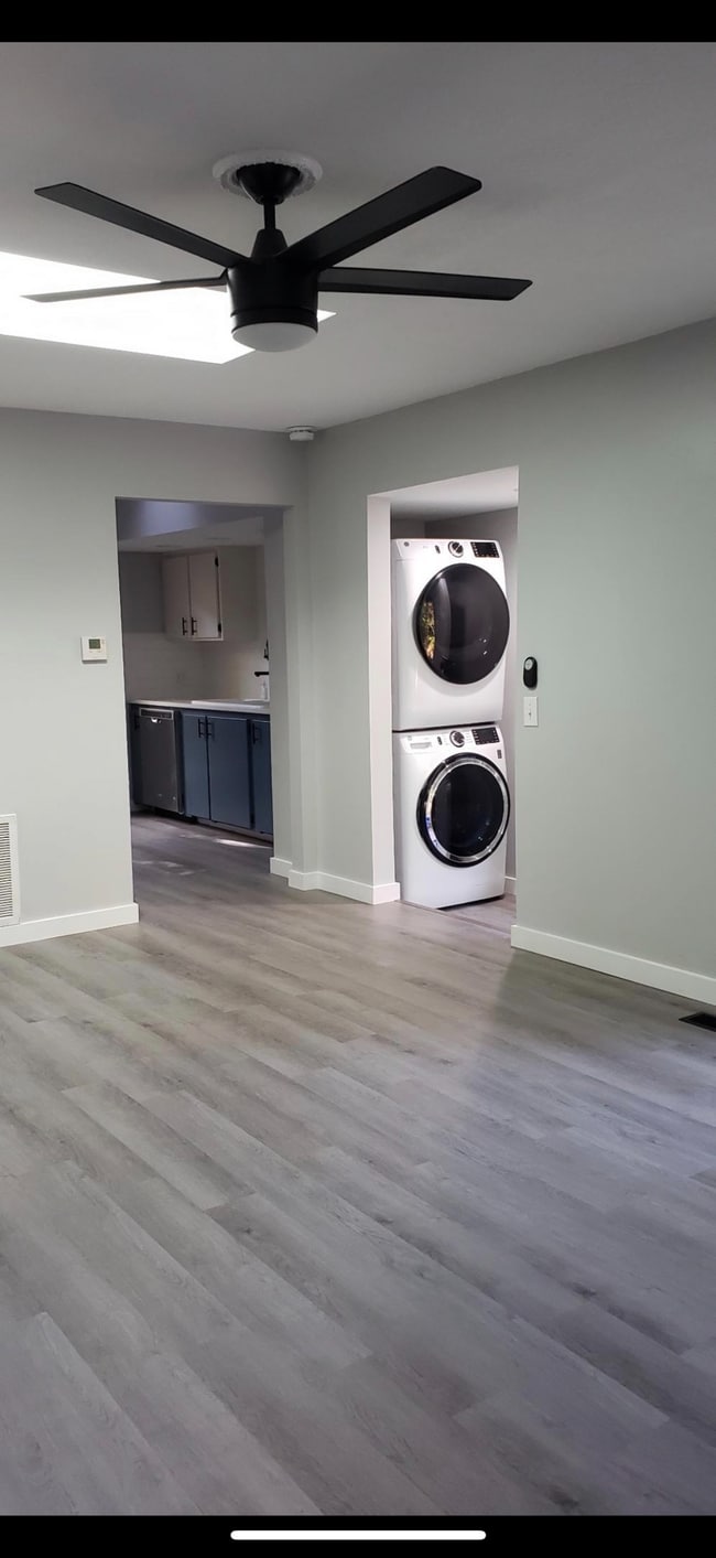 Photo - 130 Ravine St