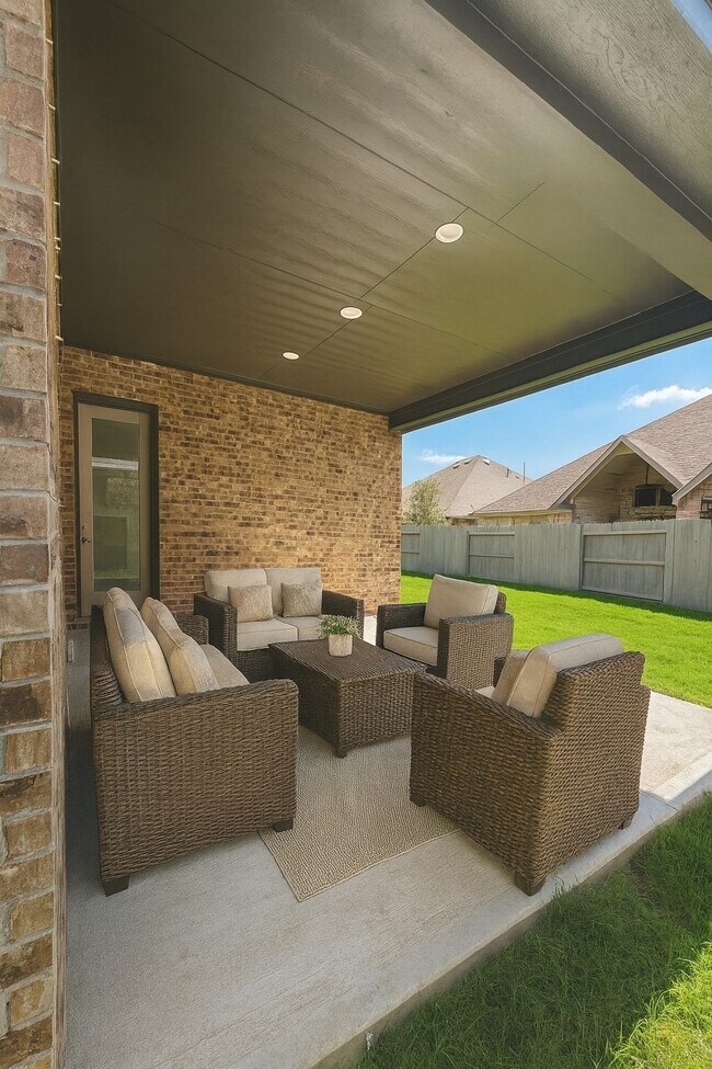 Photo - 2426 Peach Oak Xing