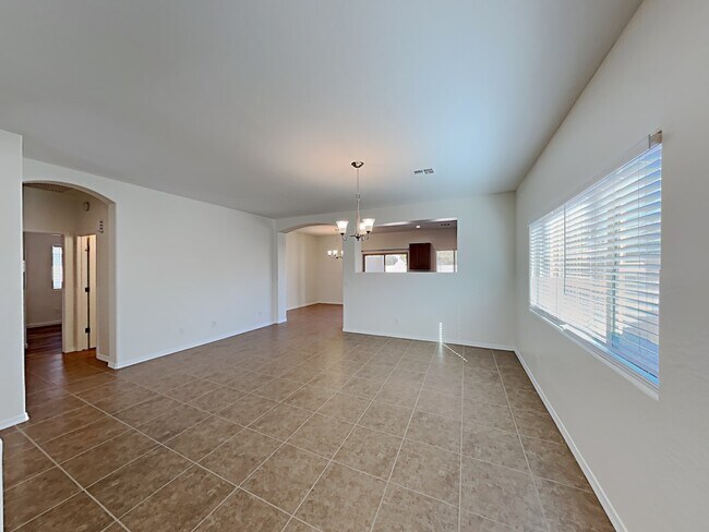 Photo - 868 Basswood Ave