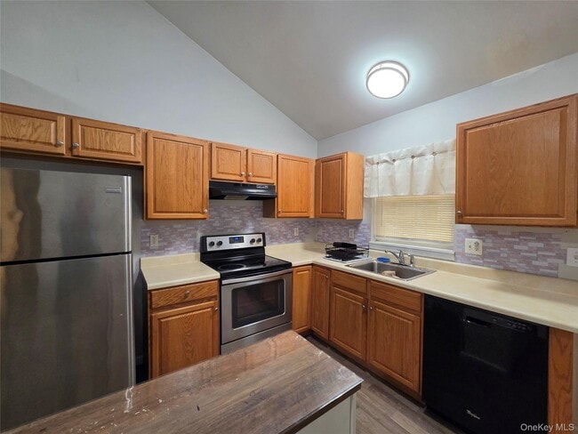 Building Photo - 706 Tower Ave Unit B